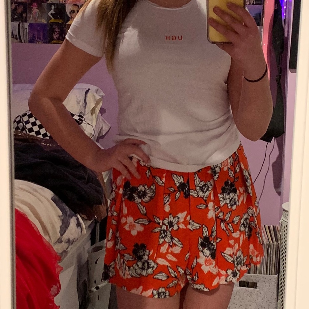 Matching white tee w/ shorts